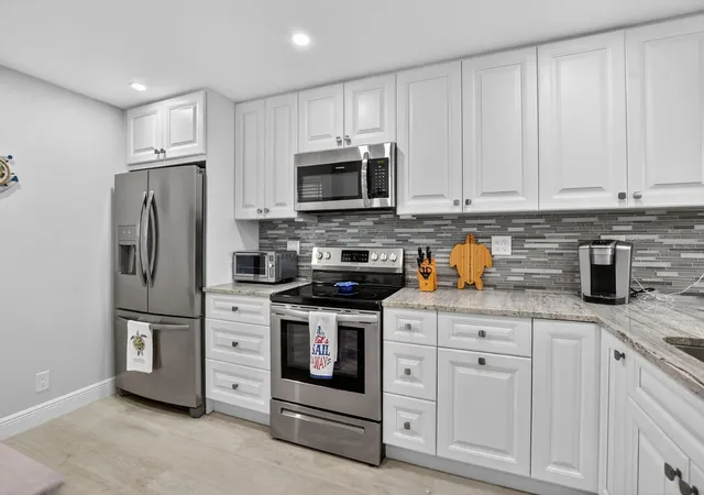 4th image of 6 Royal Palm Wy, Boca Raton, FL 33432