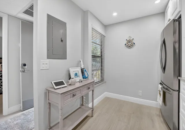 5th image of 6 Royal Palm Wy, Boca Raton, FL 33432