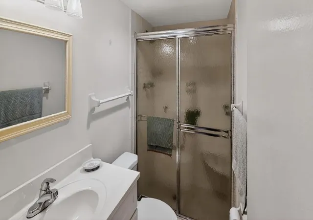 4th image of 8 Gdn St, Jupiter, FL 33469