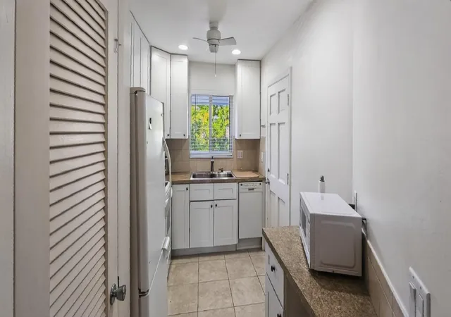 2nd image of 8 Gdn St, Tequesta, FL 33469