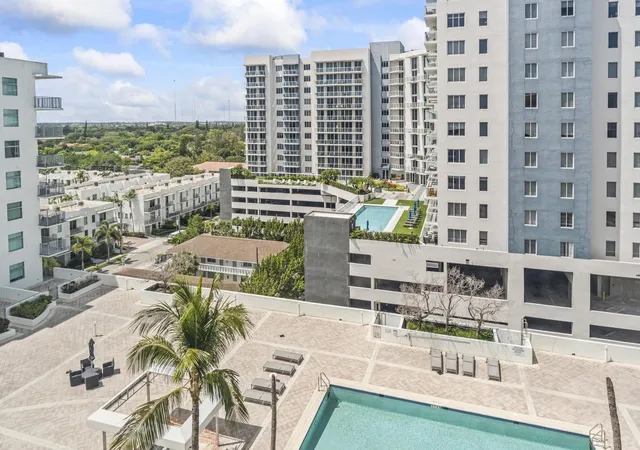 Homes for sale in Hollywood, FL | 140 S Dixie Highway, Hollywood, FL 33020 | Houzeo
