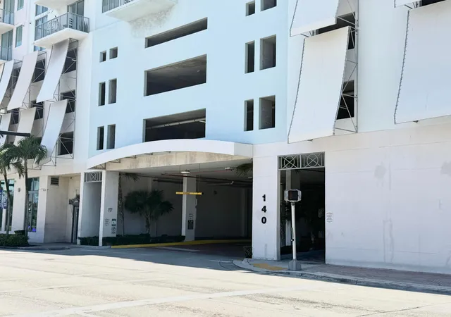 3rd image of 140 S Dixie Hwy #823, Hollywood, FL 33020 | MLS# B26013032