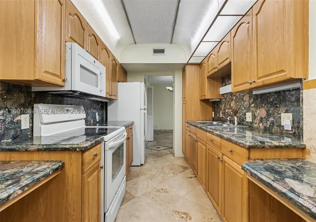 Photo 2 of Condo for sale at 4200 Hillcrest Dr #408, Hollywood, FL 33021 | MLS# A11997064 | Listing updated on 2026-09-30