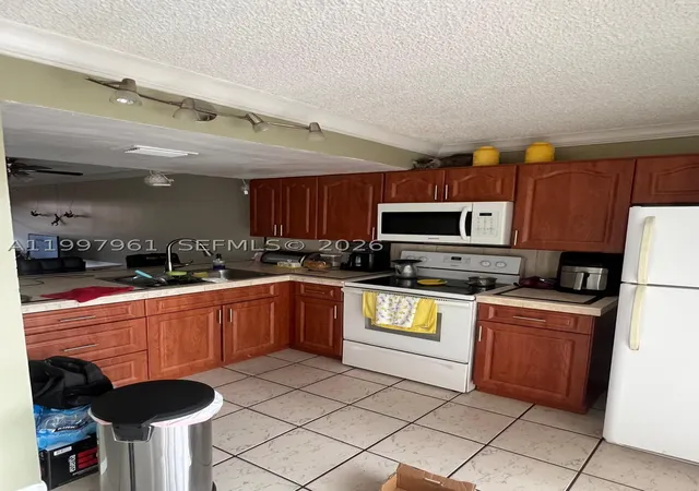 Homes for sale in Hialeah, FL | 1298 W 51st Pl #D-29, Hialeah, FL 33012 | MLS# A11997961