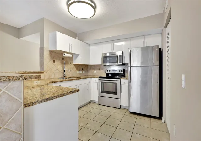 3rd image of 310 Villa Cir #310, Boynton Beach, FL 33435 | MLS# B26013238