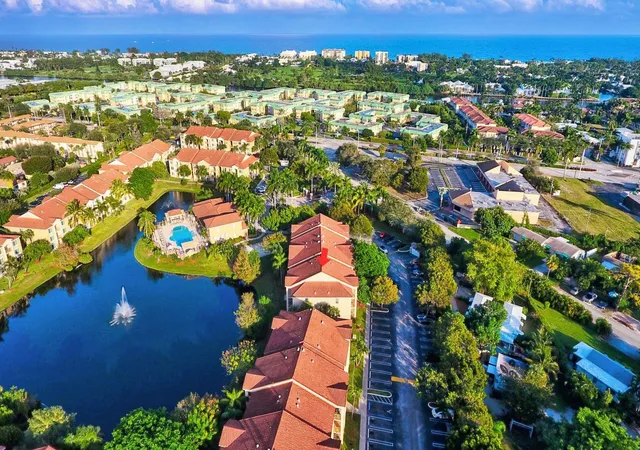 2nd image of 310 Villa Cir, Boynton Beach, FL 33435