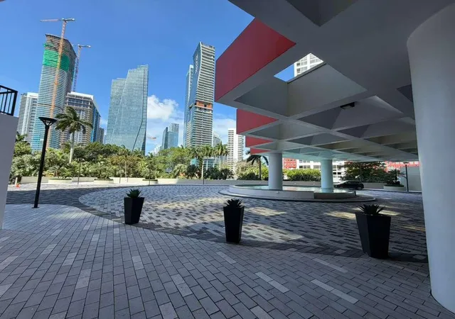 2nd image of 1581 Brickell Ave #406, Miami, FL 33129 | MLS# B26013337