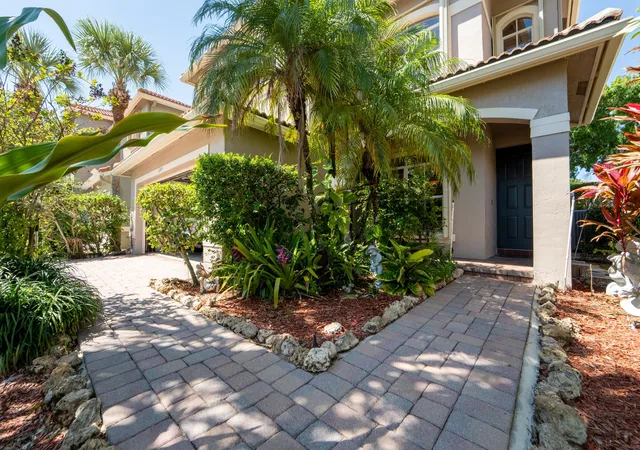 Homes for sale in Lake Worth, FL | 6593 Lurais Dr, Lake Worth, FL 33463 | MLS# B26013468