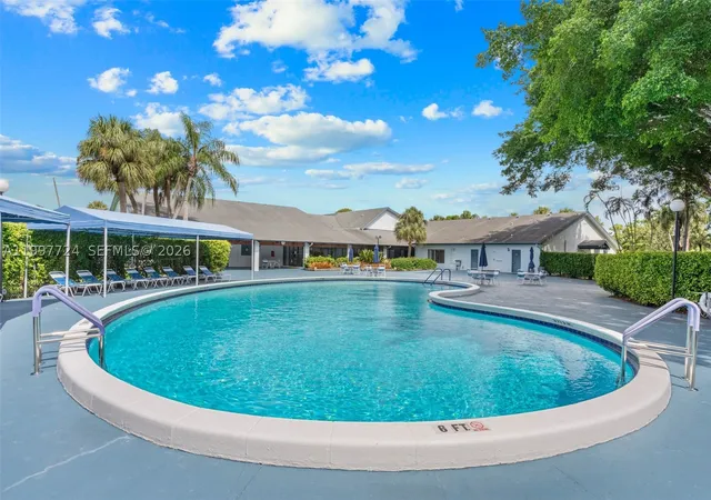 Listing Photo 2 - Condo for sale in building located at 1480 Nw 80Th Ave, Margate, FL 33063 - Unit #304