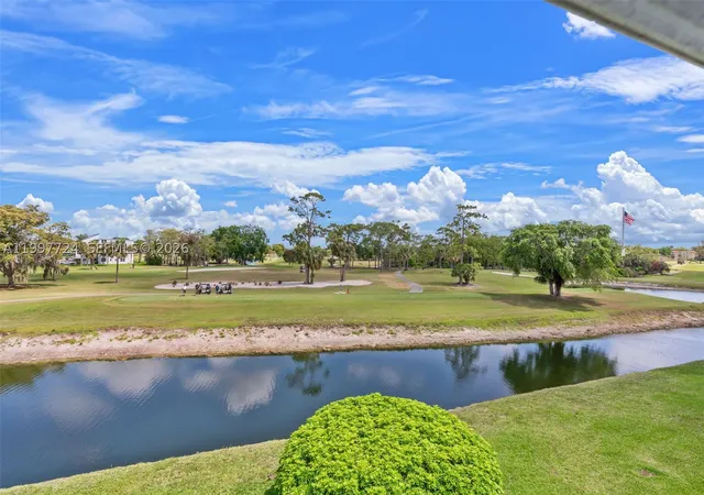 Listing Photo 3 - Condo for sale in building located at 1480 Nw 80Th Ave, Margate, FL 33063 - Unit #304