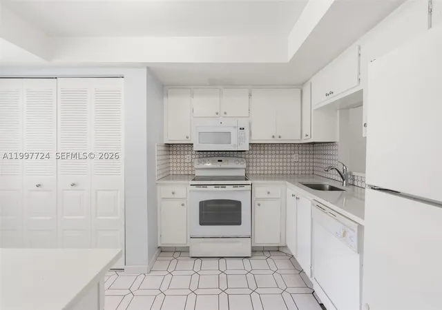 Listing Photo 5 - Condo for sale in building located at 1480 Nw 80Th Ave, Margate, FL 33063 - Unit #304