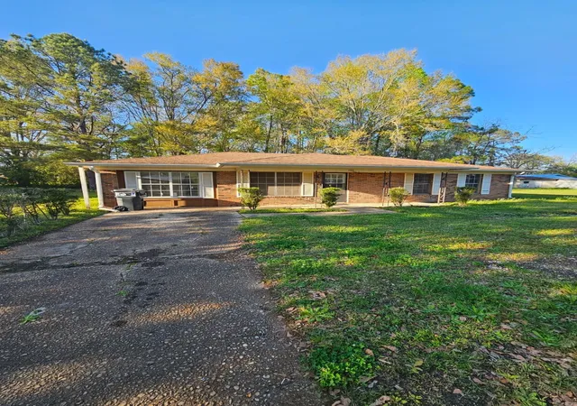 Homes for sale in Bonifay, FL | 503 Martin Luther King Junior Ave, Bonifay, FL 32425 | MLS# B26013555