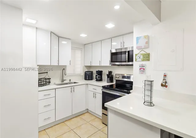 Homes for sale in Miami, FL | 840 87th Ave #405, Miami, FL 33172 | MLS# A11998442