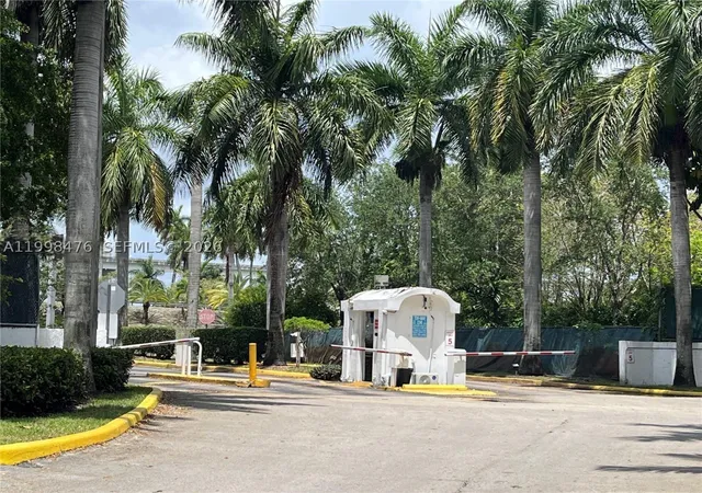 3rd image of 494 Nw 165Th St Rd #C-601, Miami, FL 33169 | MLS# A11998476
