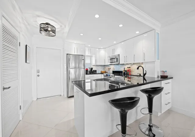 Homes for sale in Deerfield Beach, FL | 400 N Federal Hwy #315, Deerfield Beach, FL 33441 | MLS# B26013686