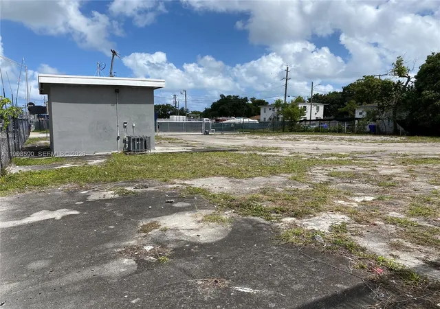 17th image of 300 Nw 79th St, Miami, FL 33150 | MLS# A11998590