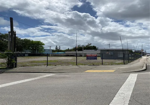 5th image of 300 Nw 79Th St, Miami, FL 33150 | MLS# A11998590