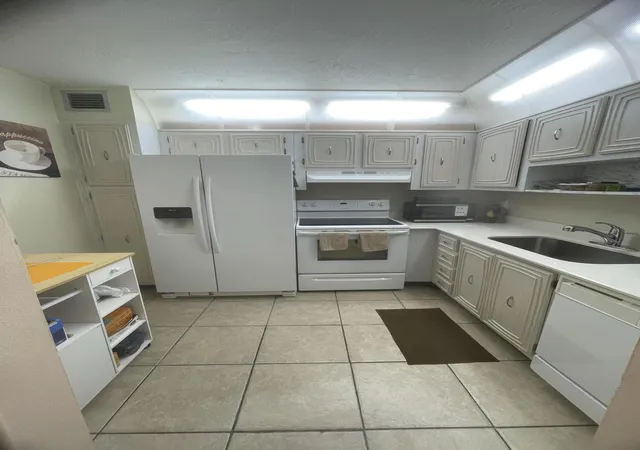 Homes for sale in Lauderdale Lakes, FL | 2821 Somerset Dr #118, Lauderdale Lakes, FL 33311 | MLS# B26013711