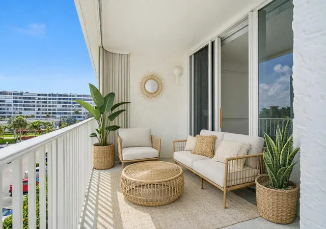 3rd image of 3580 S Ocean Blvd, South Palm Beach, FL 33480