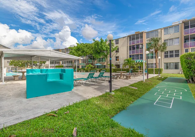 2nd image of 1660 Ne 191St St, Miami, FL 33179