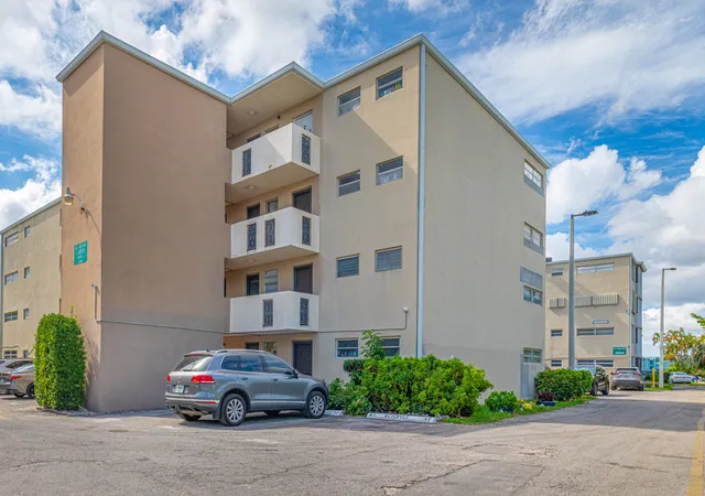 2nd image of 1660 Ne 191st St #Unit 311, Miami, FL 33179 | MLS# B26013755
