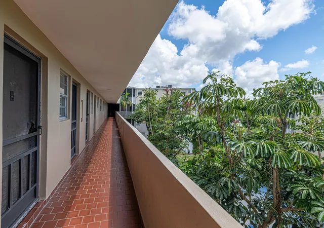 4th image of 1660 Ne 191St St #Unit 311, Miami, FL 33179 | MLS# B26013755