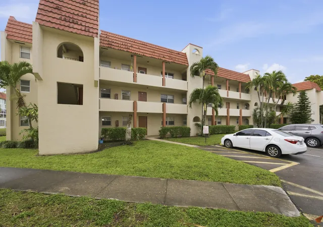 2nd image of 2900 Sunrise Lakes Dr W, Sunrise, FL 33322