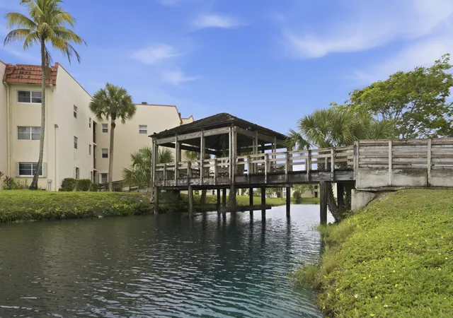 Homes for sale in Sunrise, FL | 2900 Sunrise Lakes Dr W, Sunrise, FL 33322