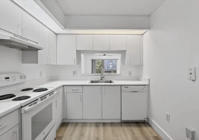 5th image of 900 Sw 142Nd Ave #305l, Pembroke Pines, FL 33027 | MLS# B26013856