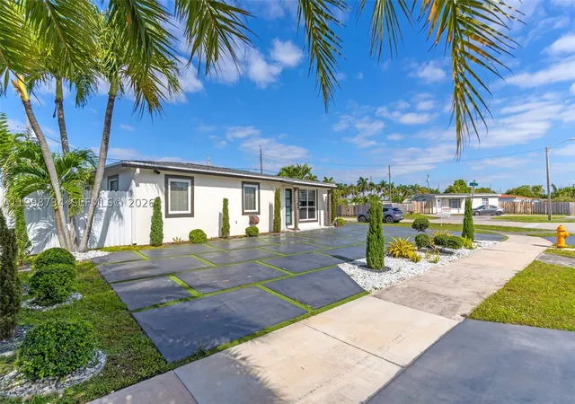 Homes for sale in Miami, FL | 5100 Sw 116th Ave, Miami, FL 33165 | MLS# A11998734
