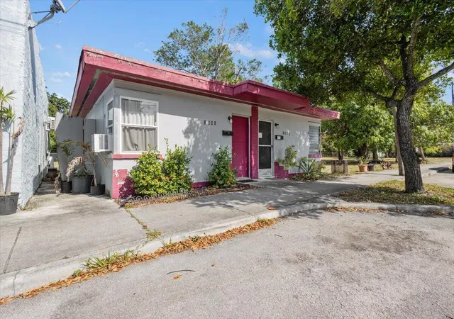 3rd image of 1504 N Sapodilla Ave, West Palm Beach, FL 33401 | MLS# B26014027