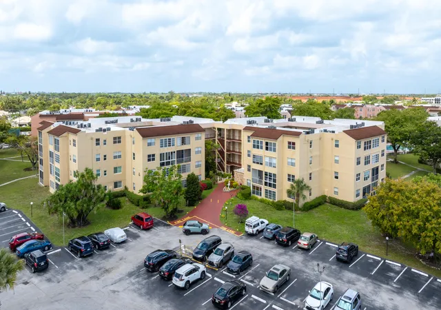 Homes for sale in Lauderdale Lakes, FL | 2801 Somerset Dr #411, Lauderdale Lakes, FL 33311 | MLS# B26014162