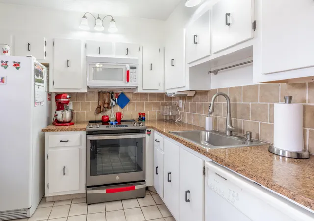 Homes for sale in Lauderdale Lakes, FL | 2801 Somerset Dr #411, Lauderdale Lakes, FL 33311 | MLS# B26014162