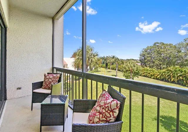 Homes for sale in West Palm Beach, FL | 2500 Presidential Wy #302, West Palm Beach, FL 33401 | MLS# B26014200