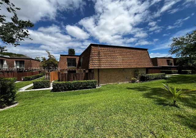 5th image of 1026 10Th Ln, Green Acres, FL 33463 | MLS# A11998759