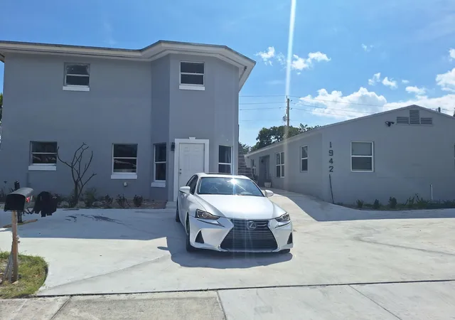 Homes for sale in Hollywood, FL | 1942 Buchanan St, Hollywood, FL 33020 | MLS# B26014458