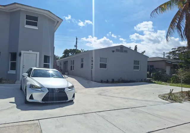 Homes for sale in Hollywood, FL | 1942 Buchanan St, Hollywood, FL 33020 | MLS# B26014458