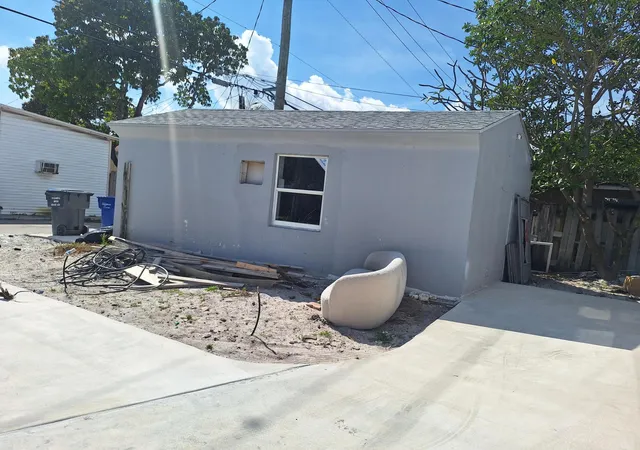 Homes for sale in Hollywood, FL | 1942 Buchanan St, Hollywood, FL 33020 | MLS# B26014458