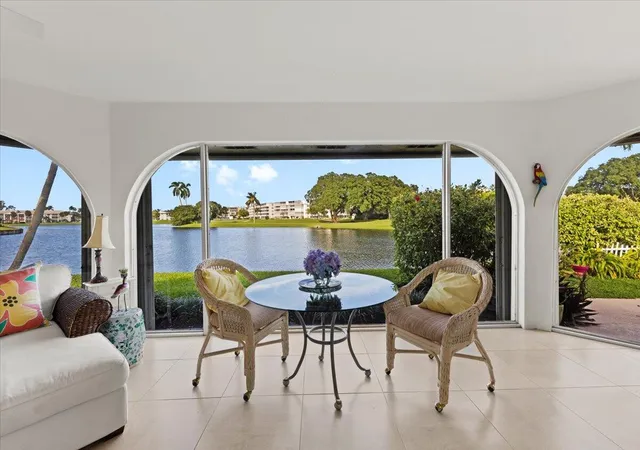 2nd image of 233 Rio Vista Cir #233, Lake Worth, FL 33462 | MLS# B26014461