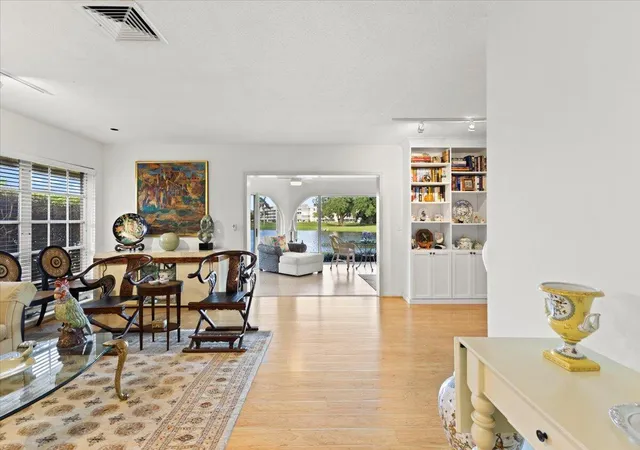 3rd image of 233 Rio Vista Cir #233, Lake Worth, FL 33462 | MLS# B26014461