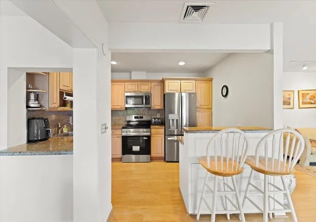 4th image of 233 Rio Vista Cir #233, Lake Worth, FL 33462 | MLS# B26014461