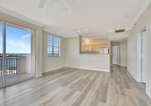 4th image of 616 Clearwater Park Rd #1013, West Palm Beach, FL 33401 | MLS# B26014495