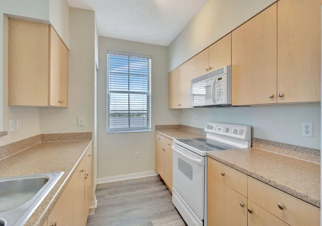 5th image of 616 Clearwater Park Rd #1013, West Palm Beach, FL 33401 | MLS# B26014495