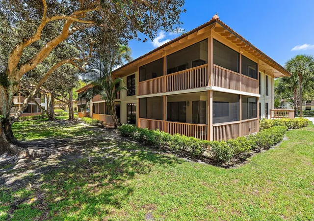 2nd image of 128 Brackenwood Rd, Palm Beach Gardens, FL 33418