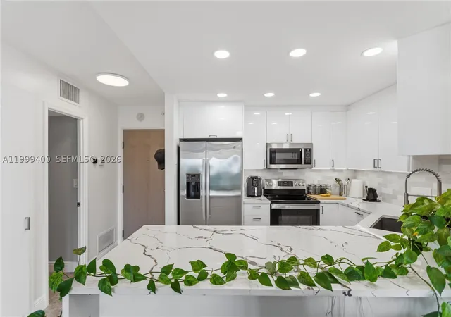 Listing Photo 4 - Condo for sale in building located at 340 Sunset Dr, North Lauderdale, FL 33301 - Unit #407
