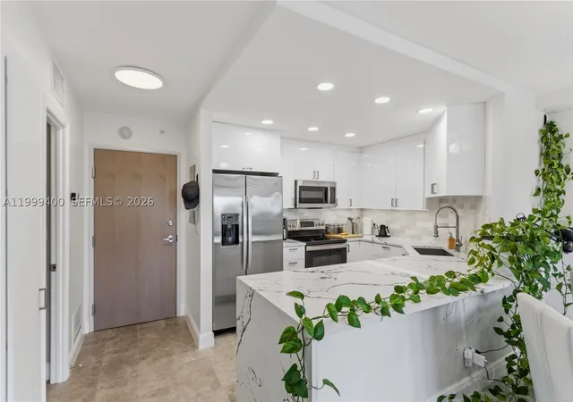 Listing Photo 5 - Condo for sale in building located at 340 Sunset Dr, North Lauderdale, FL 33301 - Unit #407