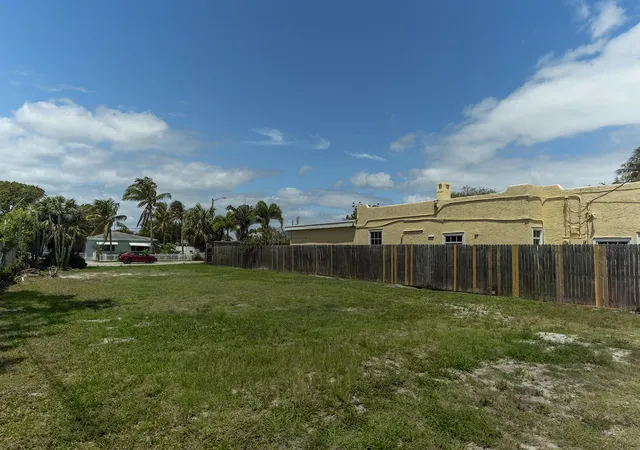 13th image of 628 N K St, Lake Worth Beach, FL 33460 | MLS# B26014643