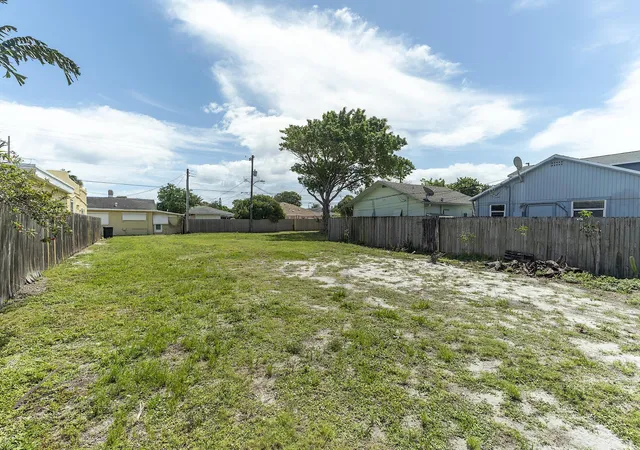 1st image of 628 N K St, Lake Worth Beach, FL 33460 | MLS# B26014643