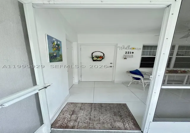 4th image of 581 Blue Heron Dr #221-B, Hallandale Beach, FL 33009 | MLS# A11999929