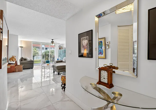 Homes for sale in Hypoluxo, FL | 110 Half Moon Cir #D2, Hypoluxo, FL 33462 | MLS# B26014783